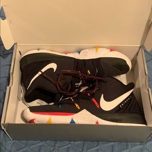 Nike Kyrie 5 - Friends Edition (Basketball Shoes)